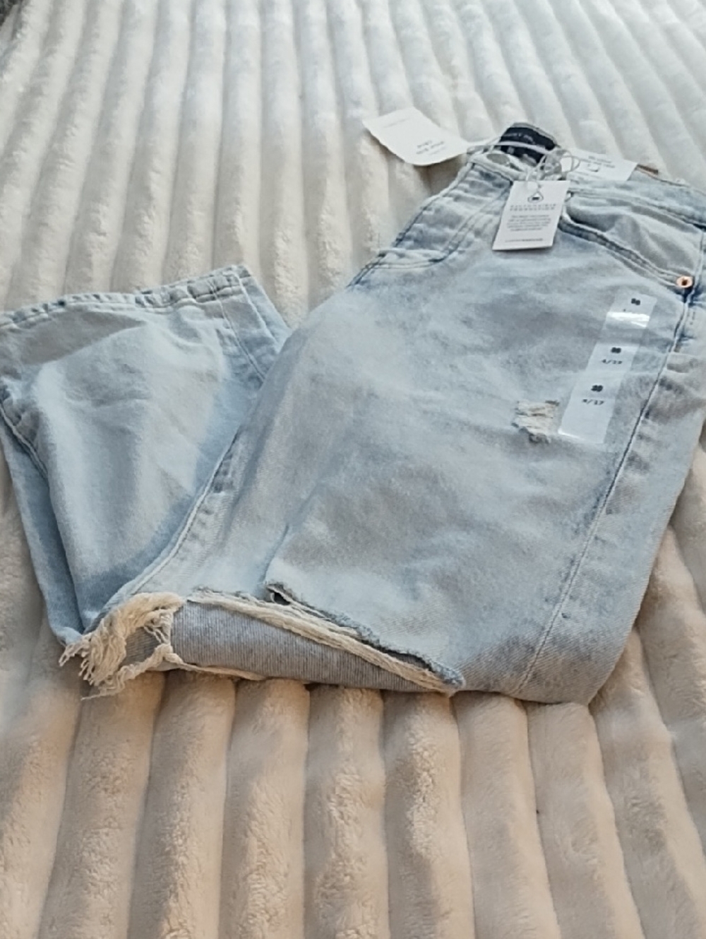 Lucky Brand Light Blue Distressed Women Jeans - Picture 4 of 4